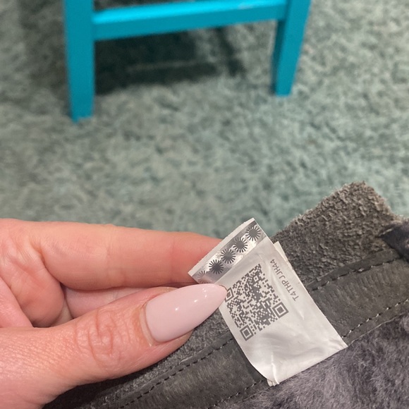 I heart UGG Grey skull and kisses midcalf boots - Picture 6 of 7